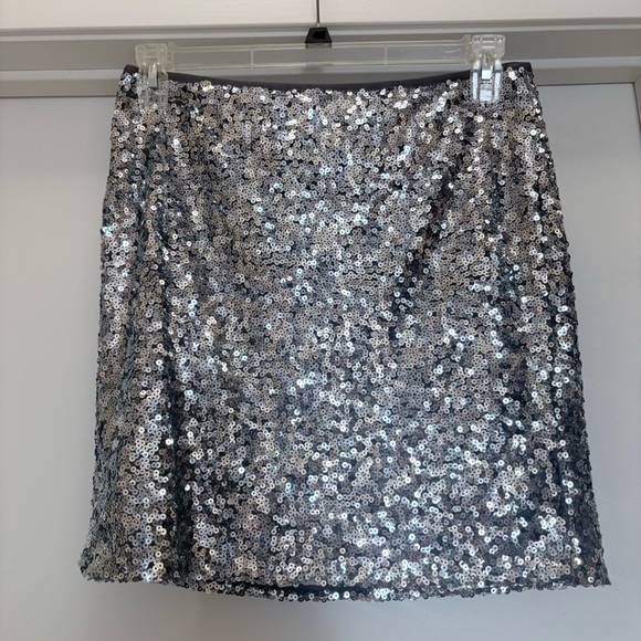 White House Black Market Silver Sequin Women's Mini Skirt - Picture 4 of 5